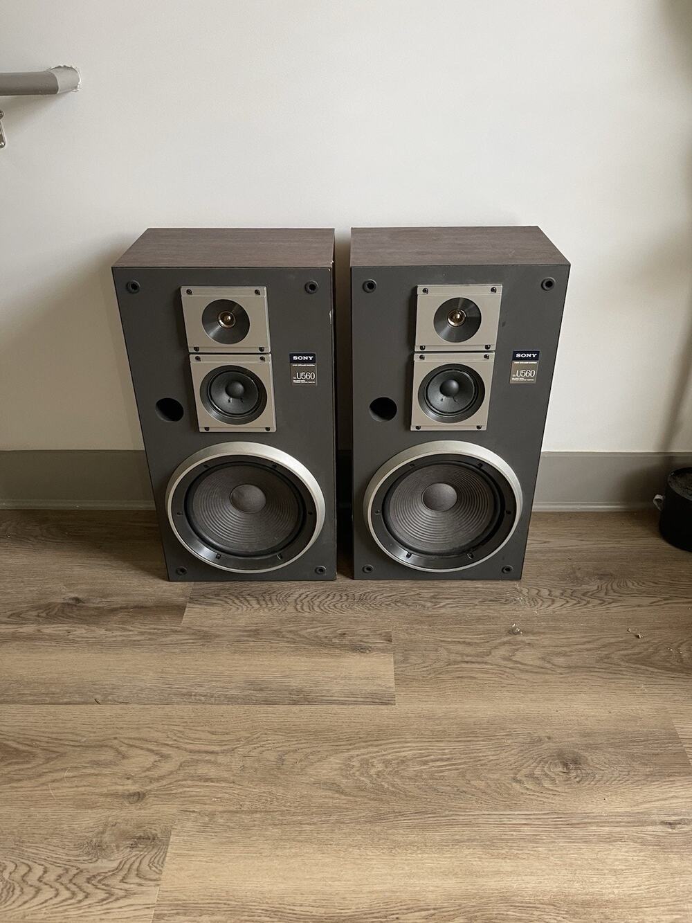 Vintage Sony SS-U560A 3-Way Floor Speakers Pair 100W 8 Ohm Wood Grain Cabinets